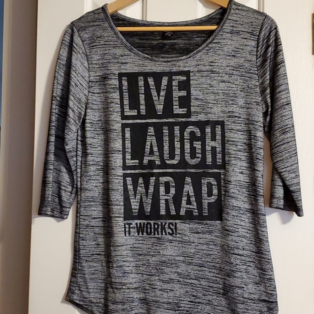 "It Works" 3/4 lenght sleeve top 💚🖤